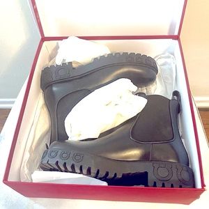 Salvador, Ferragamo, Chelsea boots, size 6